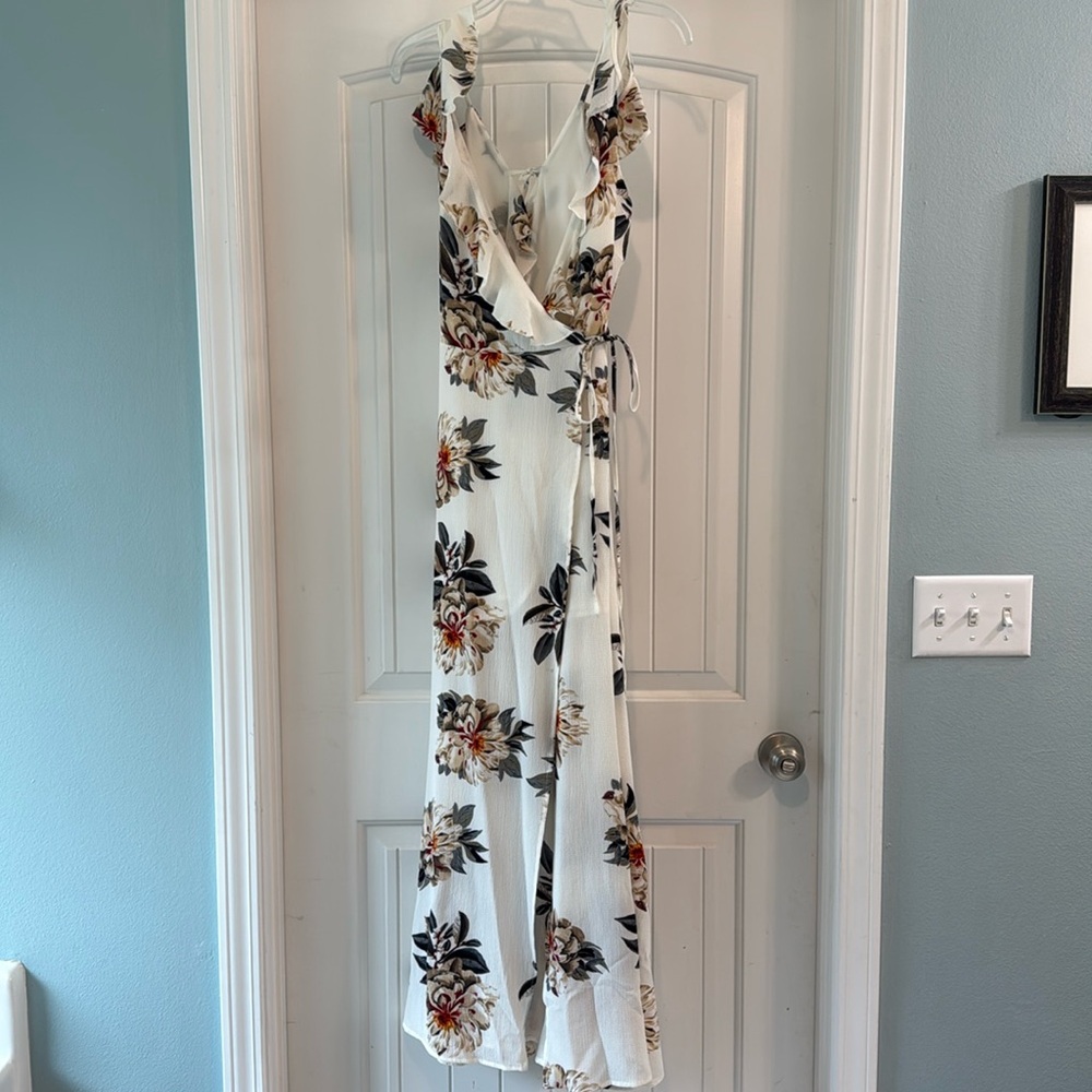 Maxi dress with floral detail